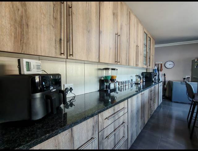 4 BEDROOM HOUSE FOR SALE IN THREE RIVERS EAST